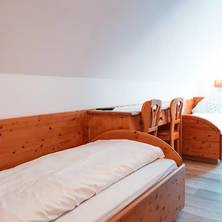 Gaestehaus - 酒店 基普芬伯格